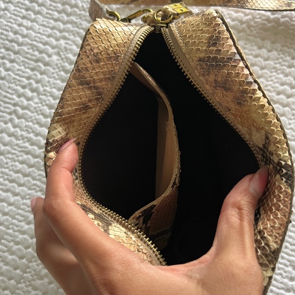 Madewell Transport Camera Bag: Snake Embossed Leather Edition - Picture 5 of 6